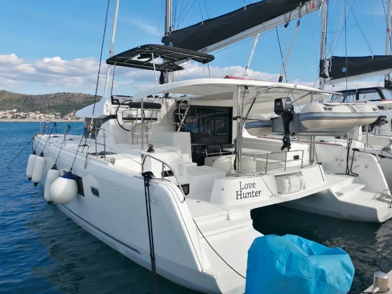 Lagoon 42 Love Hunter boat image