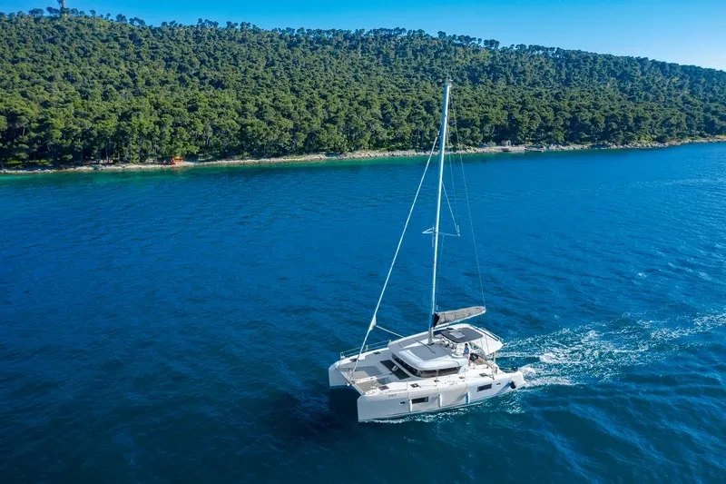 Lagoon 42 Luminor boat image