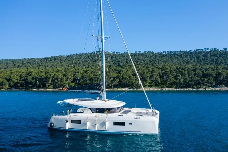 Lagoon 42 Olyntha boat image