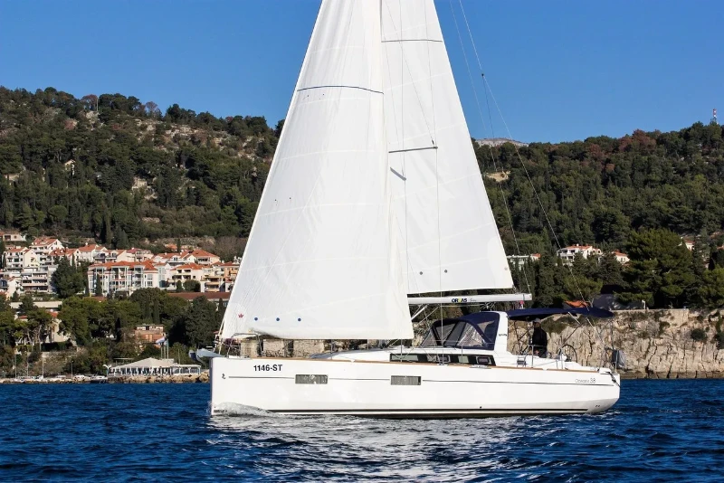 Oceanis 38 Arsen boat image