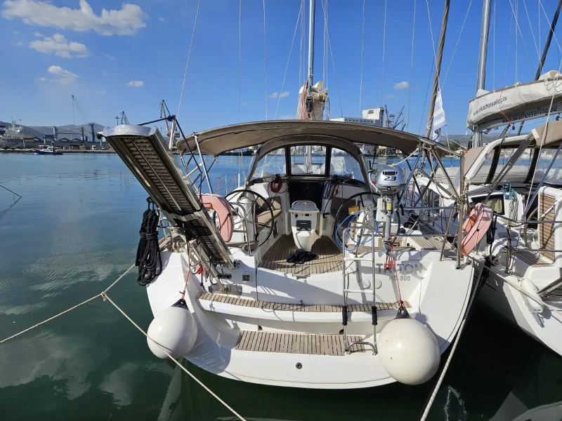 Sun Odyssey 42i Triton boat image
