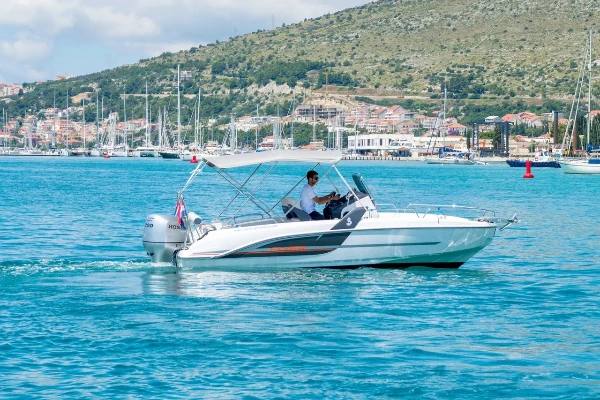 Beneteau Flyer 6.6 SpaceDeck Benetau Flyer 6.6 Space Deck boat image