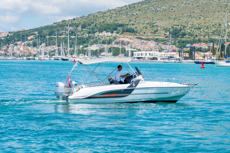 Beneteau Flyer 6.6 SpaceDeck Benetau Flyer 6.6 Space Deck boat image