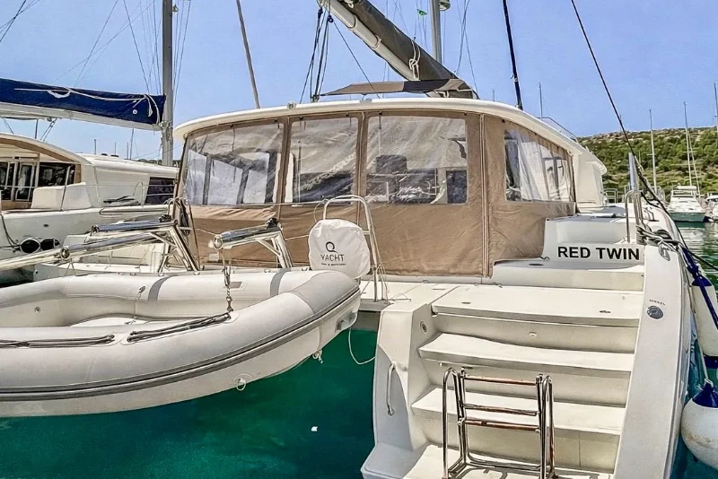 Lagoon 450 F Red Twin boat image