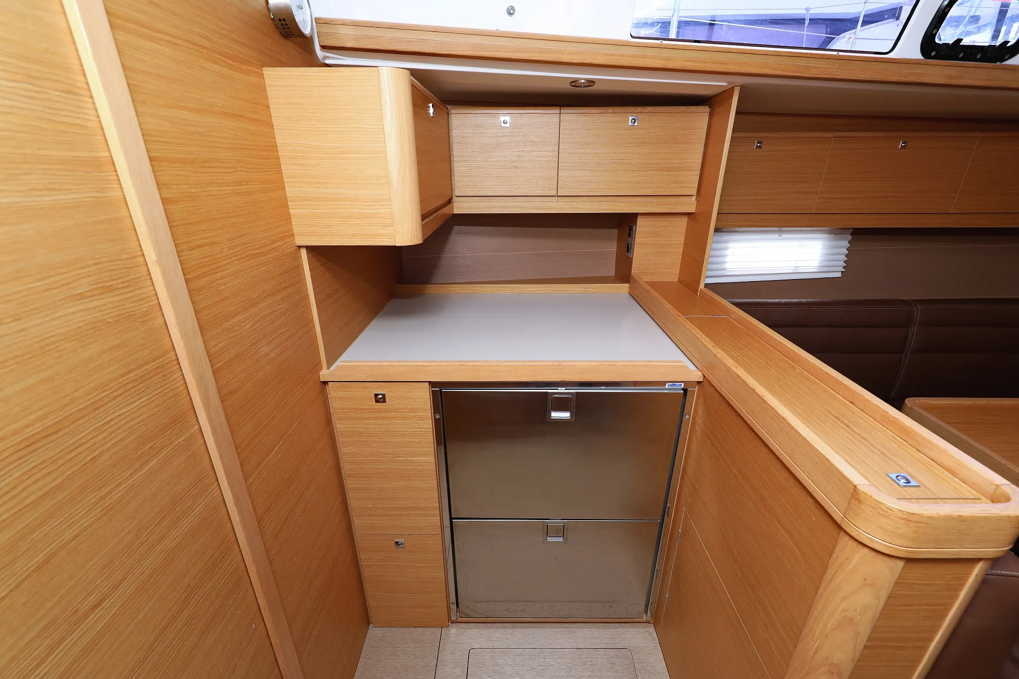 Image slide 9054
