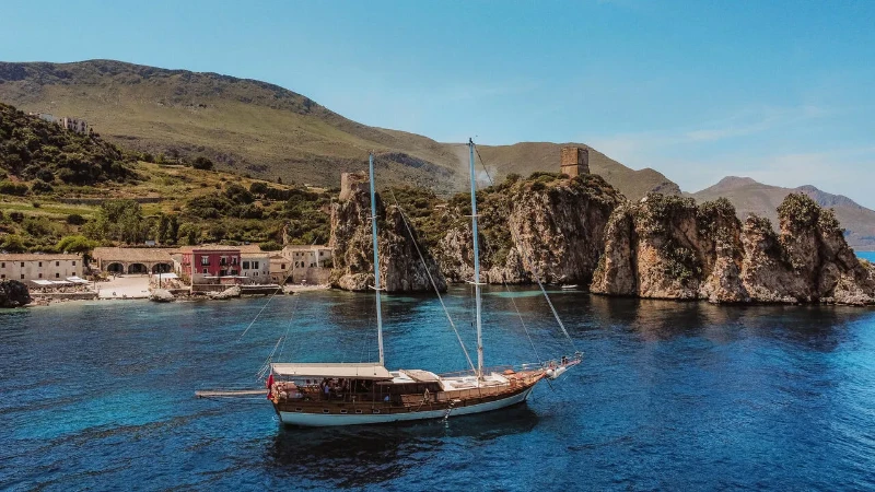Hande - Capo Galera Hande - Capo Galera boat image