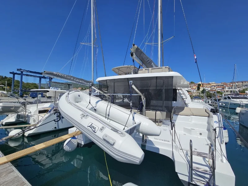 Aventura 37 Thomas boat image