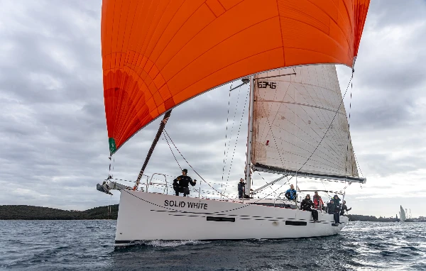 More 55 Solid White boat image
